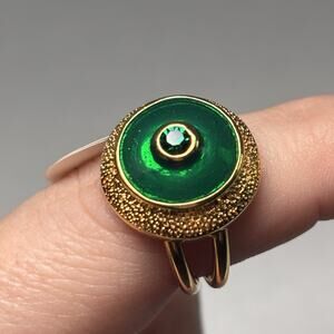 Ring NWT 18K Gold Electroplated Size 7 Green & Gold Tone Jewelry